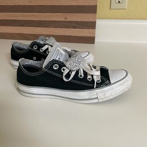 Women’s size 7 converse